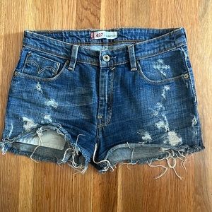 Size 4 Levi’s - 627 straight fit